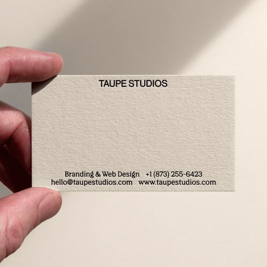 ¿Qué papel elegir para tus etiquetas o tarjetas? Guía práctica para emprendedores